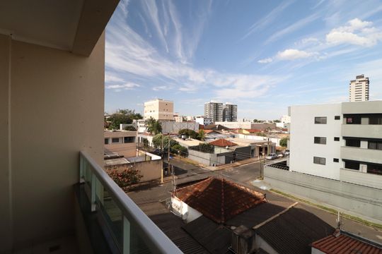 Sacada de apartamento para alugar com 3 quartos, 90m² em Tibery, Uberlândia