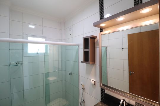 Banheiro Social de apartamento para alugar com 3 quartos, 90m² em Tibery, Uberlândia
