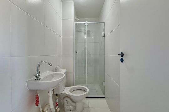 Banheiro de apartamento para alugar com 2 quartos, 34m² em Jardim Caravelas, São Paulo