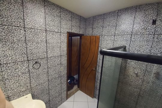 Banheiro de casa para alugar com 2 quartos, 103m² em Itaupuaçu, Maricá