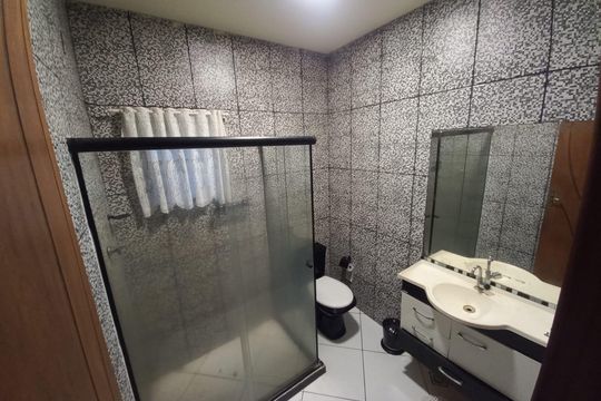 Banheiro de casa para alugar com 2 quartos, 103m² em Itaupuaçu, Maricá