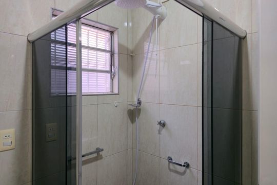Banheiro social de casa para alugar com 3 quartos, 149m² em Vila Rosalia, Guarulhos