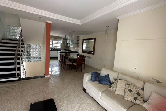 Sala de casa de condomínio para alugar com 3 quartos, 280m² em Parque Santana, Mogi das Cruzes