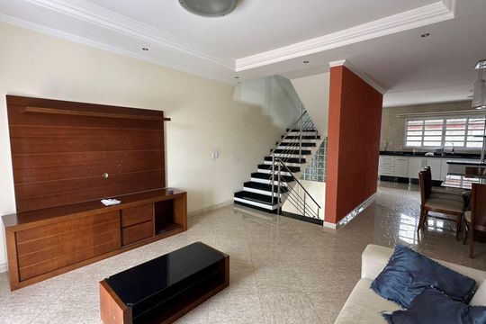 Sala de casa de condomínio para alugar com 3 quartos, 280m² em Parque Santana, Mogi das Cruzes