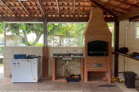 Área externa de apartamento para alugar com 2 quartos, 50m² em Jardim da Gloria, Cotia