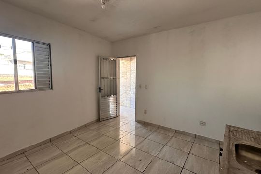 Casa para alugar com 1 quarto, 25m² em Cidade Ipava, São Paulo