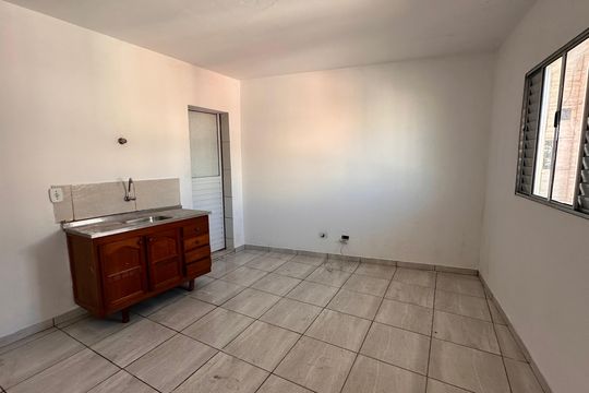 Casa para alugar com 1 quarto, 25m² em Cidade Ipava, São Paulo