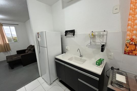 Cozinha de apartamento para alugar com 2 quartos, 42m² em Cavalcanti, Rio de Janeiro