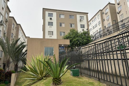 Fachada do bloco de apartamento para alugar com 2 quartos, 42m² em Cavalcanti, Rio de Janeiro