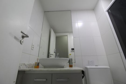 Banheiro Social de apartamento para alugar com 2 quartos, 55m² em Anil, Rio de Janeiro