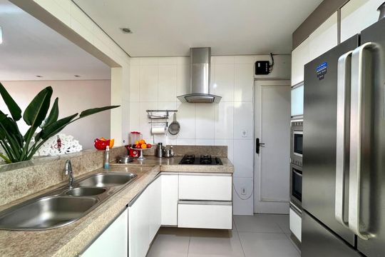 Cozinha de apartamento à venda com 3 quartos, 184m² em Centro, Campinas
