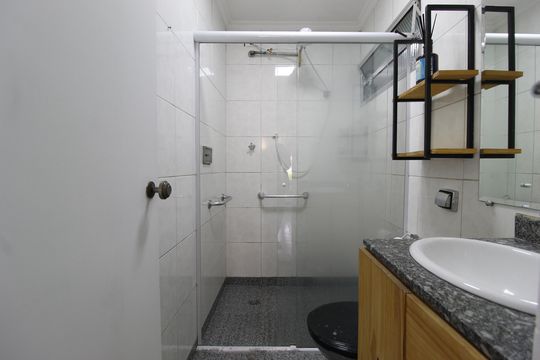 Banheiro de apartamento à venda com 2 quartos, 90m² em Vila Olímpia, São Paulo