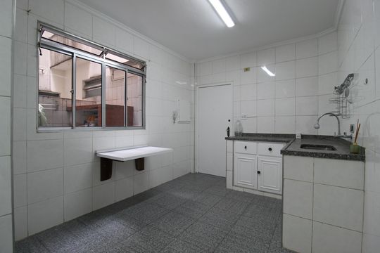 Cozinha de apartamento à venda com 2 quartos, 90m² em Vila Olímpia, São Paulo