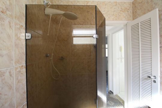Banheiro de apartamento para alugar com 2 quartos, 56m² em Anil, Rio de Janeiro