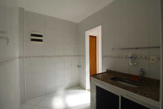 Cozinha de apartamento para alugar com 2 quartos, 56m² em Anil, Rio de Janeiro