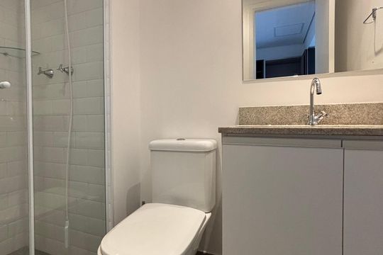 Banheiro de kitnet/studio para alugar com 1 quarto, 25m² em Vila Olímpia, São Paulo
