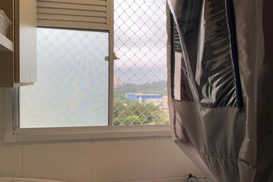 Área de serviço de apartamento para alugar com 2 quartos, 41m² em Jardim Helian, São Paulo