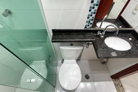 Banheiro de apartamento para alugar com 2 quartos, 50m² em Parque Capuava, Santo André