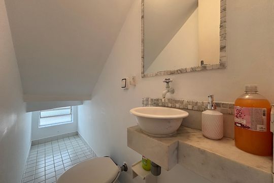 Lavabo de casa para alugar com 2 quartos, 230m² em Sumaré, São Paulo