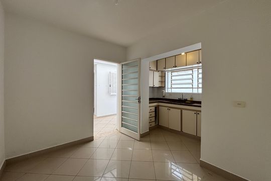 Cozinha de casa para alugar com 2 quartos, 230m² em Sumaré, São Paulo