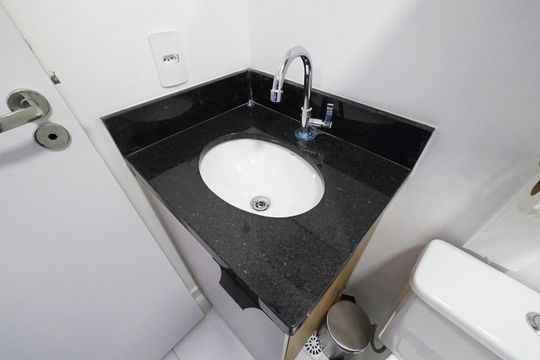 Banheiro de kitnet/studio para alugar com 1 quarto, 25m² em Chácara Inglesa, São Paulo