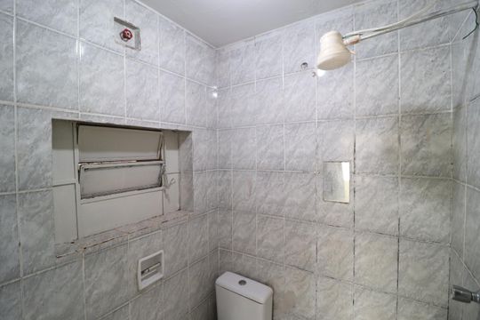Banheiro do Quarto 1 de apartamento para alugar com 2 quartos, 55m² em Lídice, Uberlândia