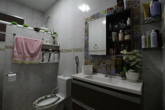 Banheiro de casa de condomínio à venda com 2 quartos, 100m² em Taquara, Rio de Janeiro
