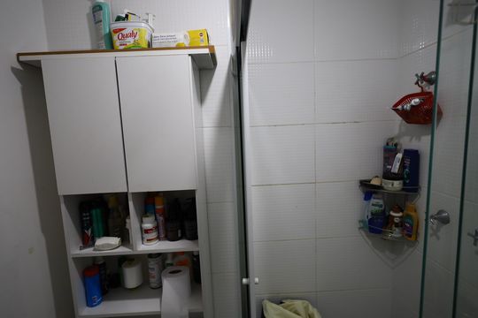 Banheiro 2 de apartamento à venda com 2 quartos, 55m² em Quitaúna, Osasco