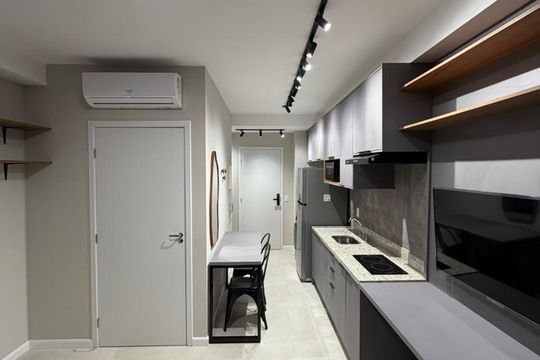 Cozinha de kitnet/studio para alugar com 1 quarto, 28m² em Jardim Aurelia, São Paulo