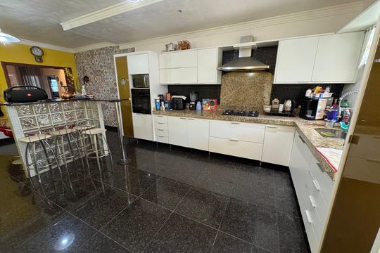Cozinha  de casa à venda com 3 quartos, 400m² em Colônia Agrícola Samambaia, Brasília