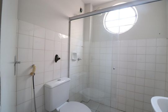Banheiro Social de apartamento para alugar com 3 quartos, 82m² em Patrimônio, Uberlândia