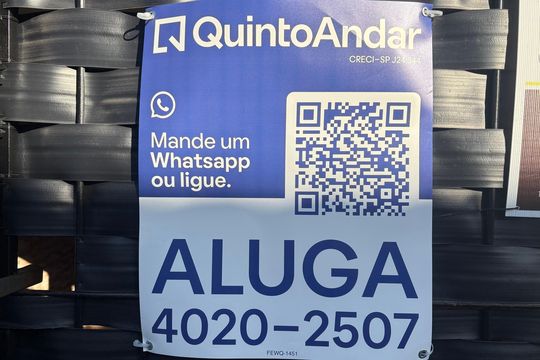 Placa instalada de casa para alugar com 2 quartos, 72m² em Parque Colonial, São Paulo