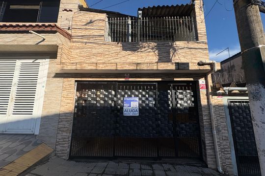Fachada de casa para alugar com 2 quartos, 72m² em Parque Colonial, São Paulo
