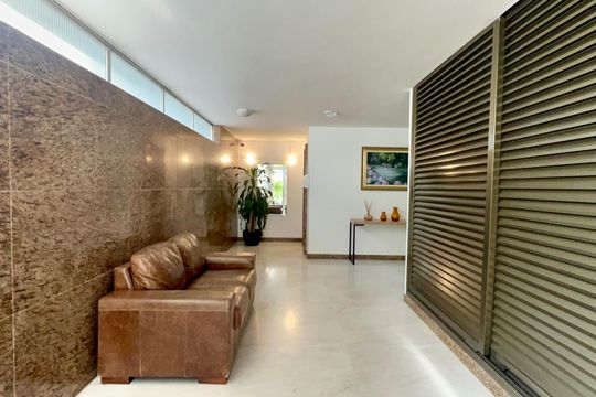 Hall de entrada de apartamento à venda com 2 quartos, 95m² em Cerqueira César, São Paulo