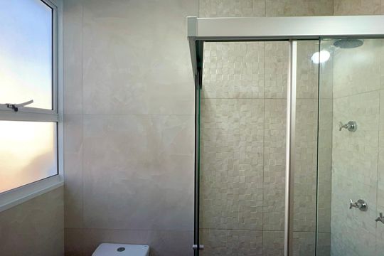 Banheiro da Suíte de apartamento à venda com 2 quartos, 95m² em Cerqueira César, São Paulo