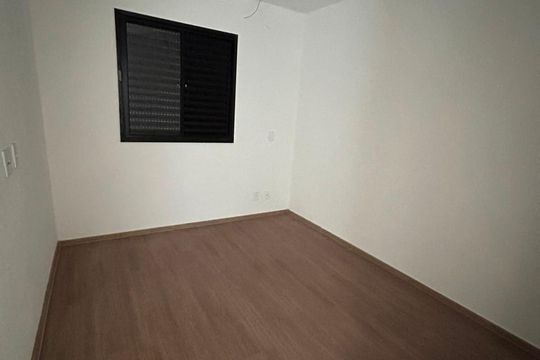 Quarto de apartamento à venda com 2 quartos, 55m² em Jardim Maria Helena, Barueri
