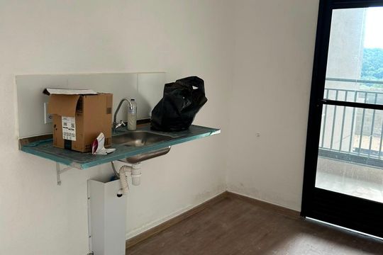 Cozinha de apartamento à venda com 2 quartos, 55m² em Jardim Maria Helena, Barueri