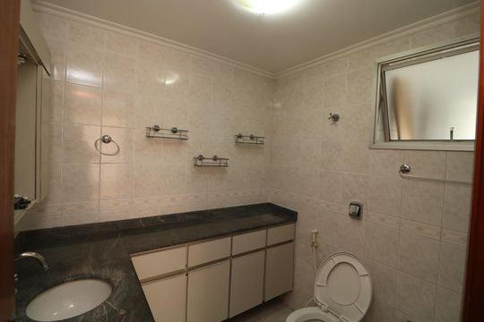 Banheiro de apartamento à venda com 1 quarto, 70m² em Vila Bela, São Paulo