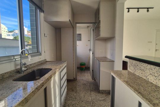 Cozinha de apartamento para alugar com 2 quartos, 70m² em Santa Efigênia, Belo Horizonte