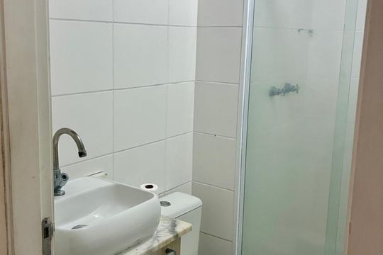 Banheiro de apartamento para alugar com 1 quarto, 35m² em Jardim Ibitirama, São Paulo
