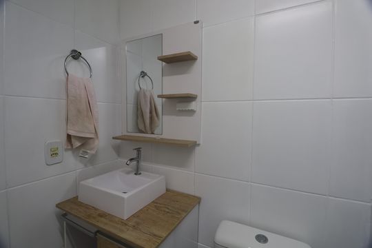 Banheiro  de apartamento para alugar com 3 quartos, 54m² em Estância Velha, Canoas