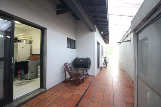 Quintal lateral de casa à venda com 3 quartos, 194m² em Interlagos, São Paulo
