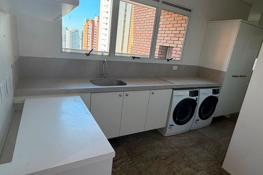 Área de serviço de apartamento para alugar com 3 quartos, 368m² em Vila Andrade, São Paulo