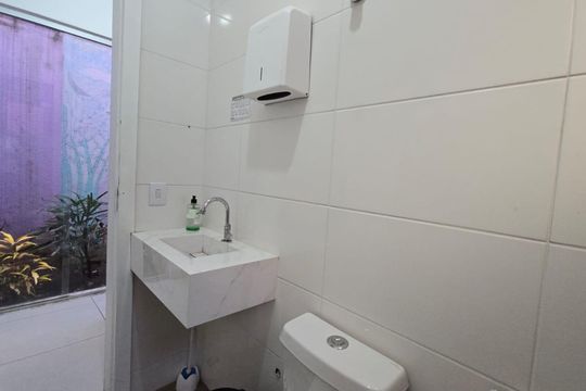 Banheiro de kitnet/studio para alugar com 1 quarto, 25m² em Prado, Belo Horizonte