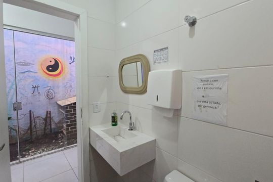 Banheiro de kitnet/studio para alugar com 1 quarto, 25m² em Prado, Belo Horizonte