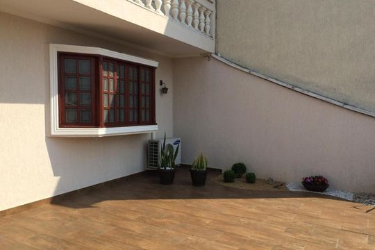 Área externa de casa à venda com 3 quartos, 221m² em Horto Florestal, Jundiaí