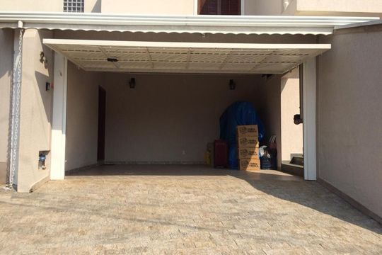 Área externa de casa à venda com 3 quartos, 221m² em Horto Florestal, Jundiaí