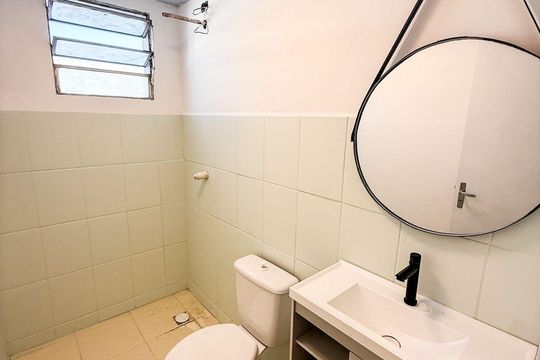Banheiro de apartamento à venda com 2 quartos, 45m² em Jardim Tamoio, Jundiaí