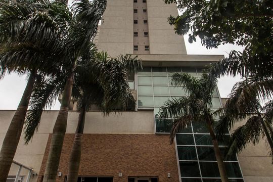 Fachada do bloco de apartamento para alugar com 2 quartos, 66m² em Empresarial 18 do Forte, Barueri