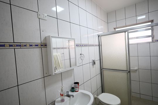 Banheiro de casa para alugar com 1 quarto, 38m² em Jardim das Flores, Osasco